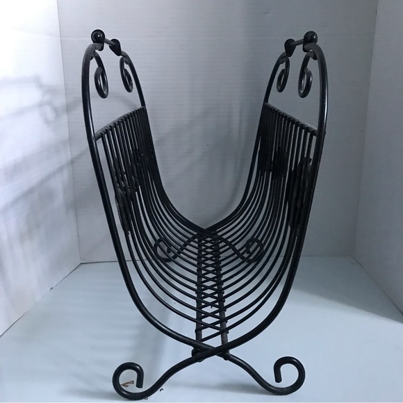 Folding metal book/magazine/album rack with leaf pattern - Picture 5 of 6